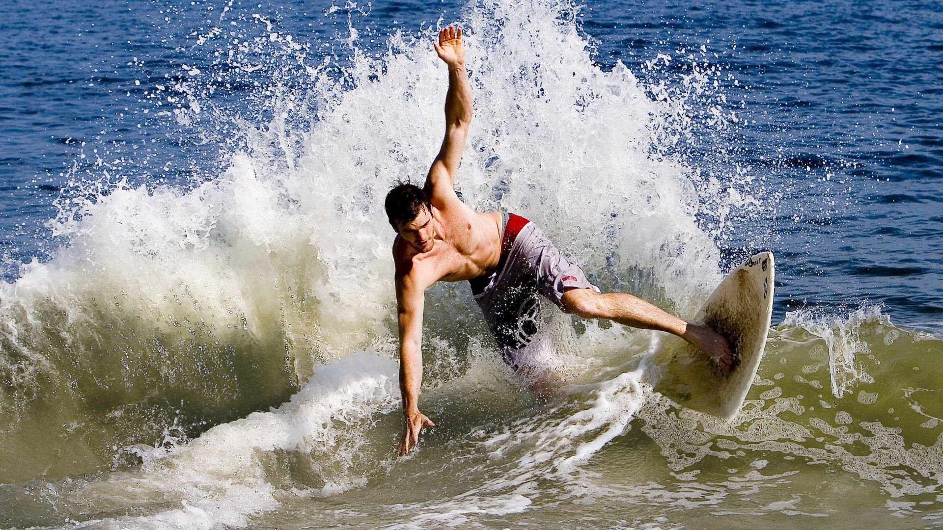 杨瀚森提升罚球命中率关键时刻保持冷静，杨瀚森身高