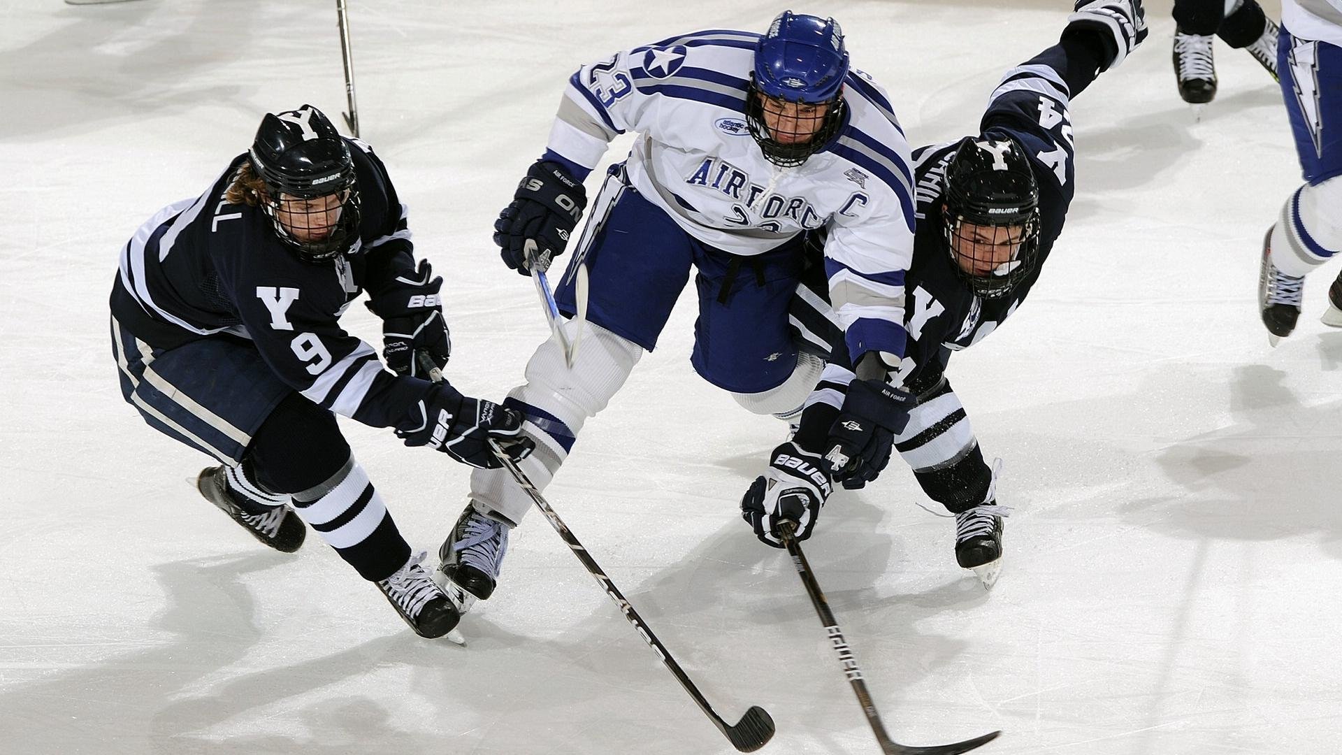 拜仁双后腰拦截覆盖能力极强,拜仁套后腰